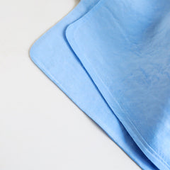 Ultra-Absorbent Faux Suede Pet Towel – Quick-Dry Chamois Dog Bath Wrap with Compact Travel Case for Grooming and Outdoors